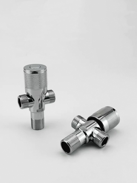 Valvola di distribuzione dell'acqua a tre vie a doppia uscita a manopola