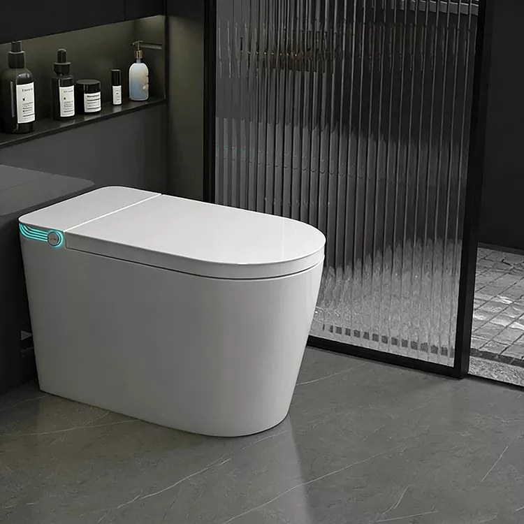 Toilette intelligente per sterilizzazione con ugello spruzzatore telecomandato senza fili
